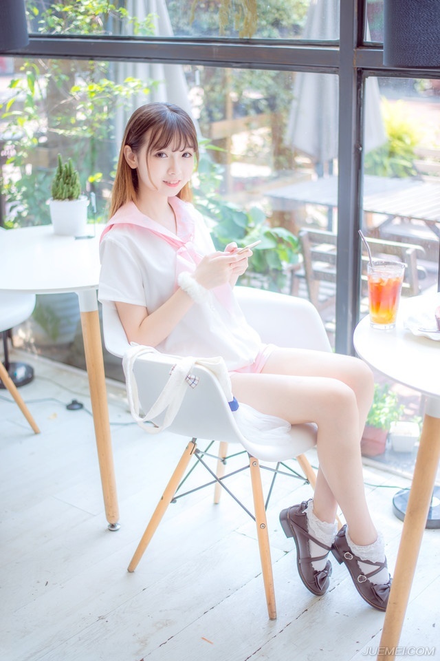 有一天，会有那么一个人走进你的生活，并且让你明白为什么你和其他人都没有结果。